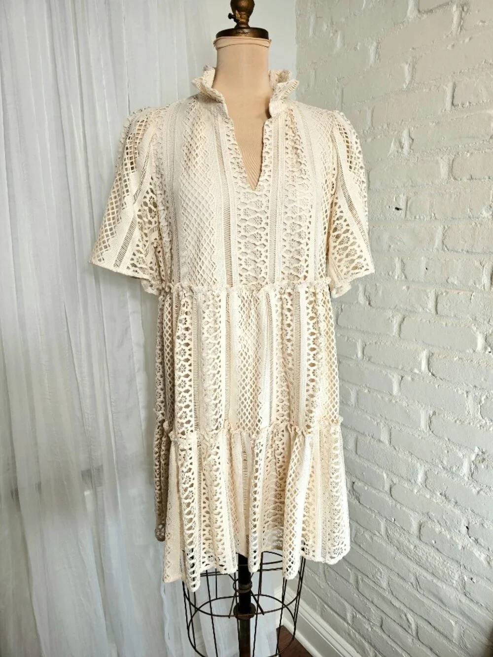 Tuckernuck Lace Tiered Mini Dress Size L NWT Cream Eyelet Boho - Picture 2 of 10